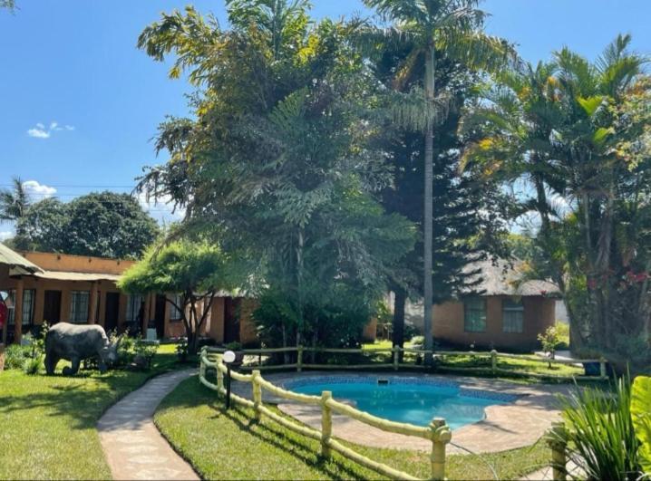 Reed Mat Lodge Lusaka Extérieur photo